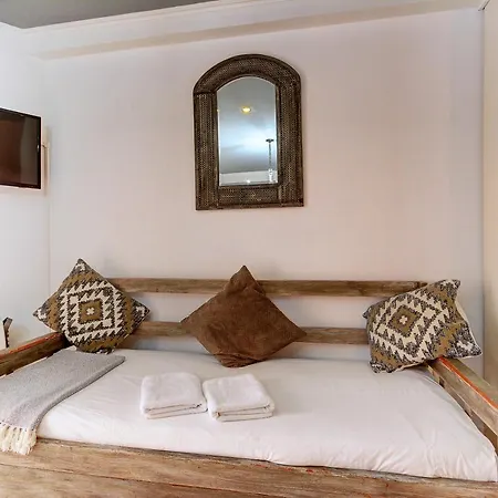 Bairro Alto Ba Sweet Bed & Breakfast 3*